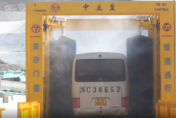 用大巴洗车机洗车，车漆会损坏吗？